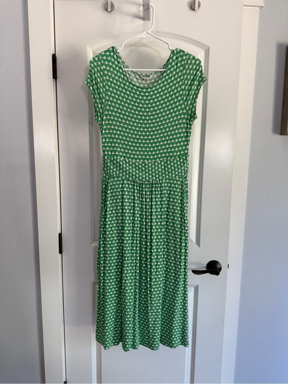 Boden Amelie Jersey dress in Green and White Scallop Print